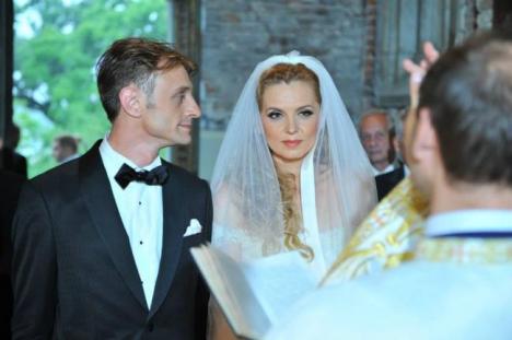 Fosta preşedintă a Camerei Deputaţilor, Roberta Anastase, s-a măritat (FOTO)